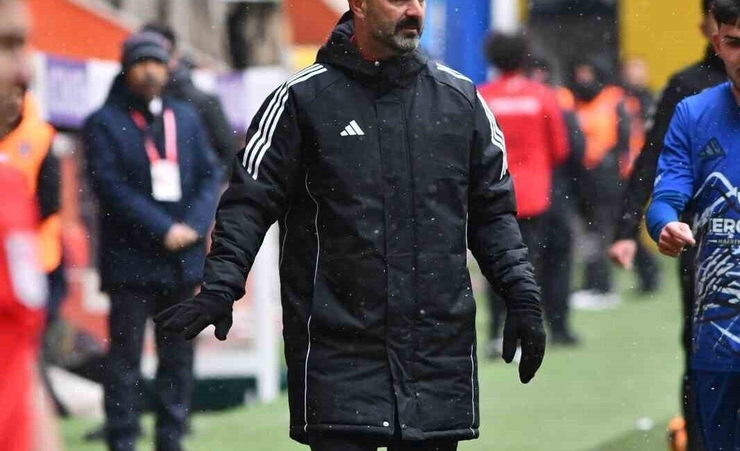Erciyes 38 Futbol Kulübü Teknik Direktörü Adem Çak, deplasmanda alınan