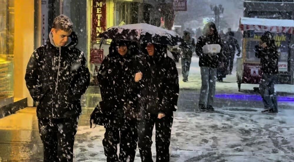 Meteoroloji 12. Bölge Müdürlüğü verilerine göre, Erzincan genelinde aralıklı yağmur
