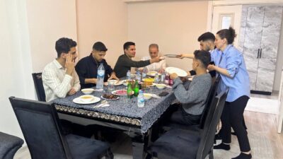 Erzincan’da “Gurbetteki Ailem” projesi kapsamında üniversite öğrencileri, Erzincanlı ailelerle aynı