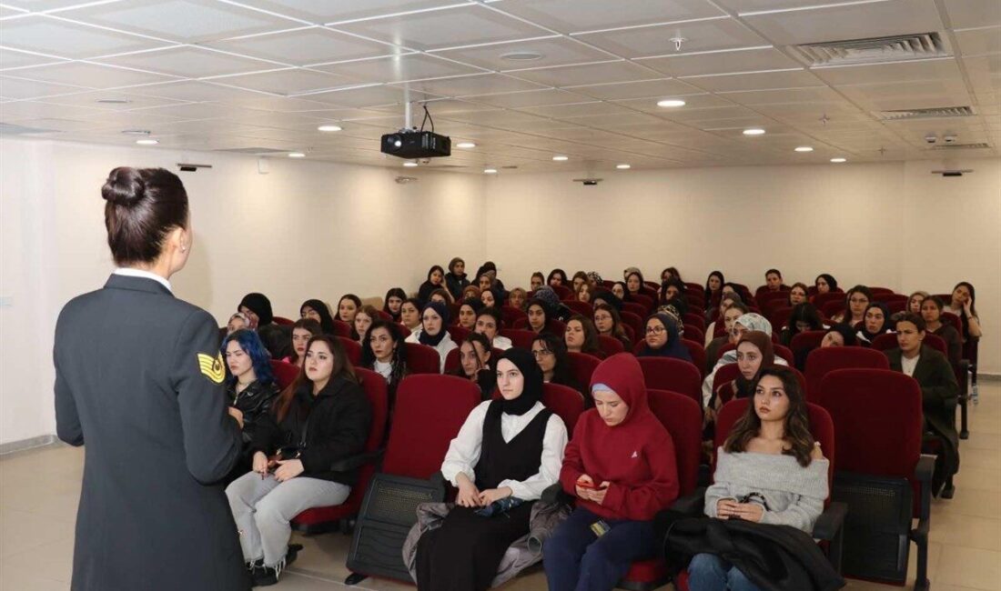 Erzincan İl Jandarma Komutanlığı tarafından kadın öğrencilere yönelik “Kadına Yönelik