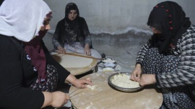 Erzincan’da ramazan öncesi ev hanımları kete, börek, baklava, sırın ve