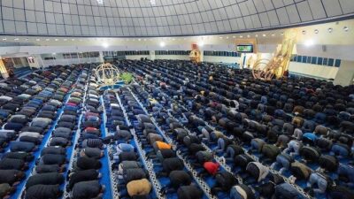 Erzincan’da Ramazan ayının ilk teravih namazı dolayısıyla vatandaşlar camilere akın