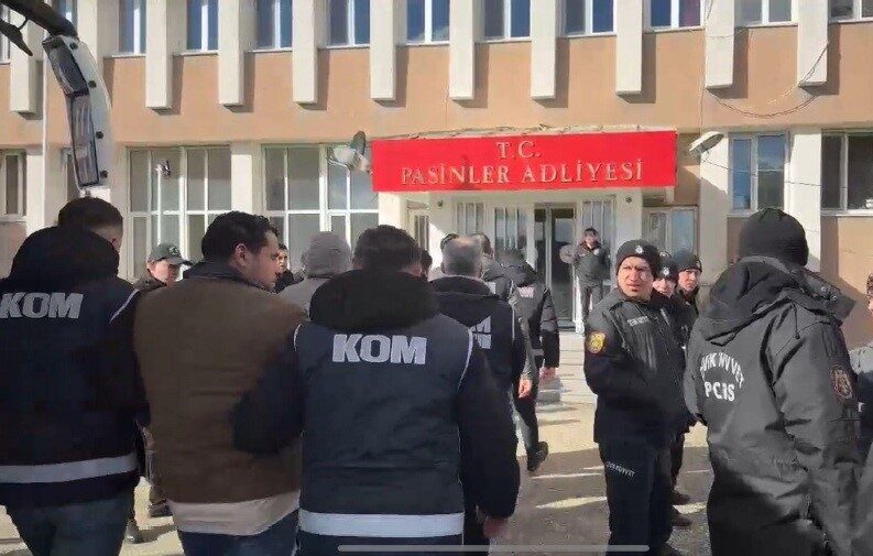 Erzurum’da polis ekiplerince tefecilik suçuna yönelik düzenlenen operasyonda gözaltına alınan