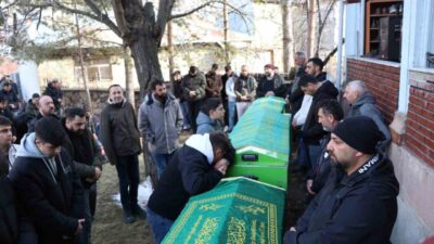 Erzurum’da önceki gün yaşanan trafik kazasında hayatını kaybeden iki kardeş