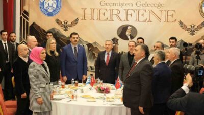 İzmir’de düzenlenen programla Erzurum’un köklü “herfene” geleneği yaşatılarak, vatandaşlar aynı