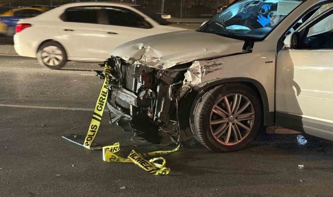 İstanbul Esenyurt E-5 yan yolda otomobilin çarptığı motosikletin sürücüsü hayatını