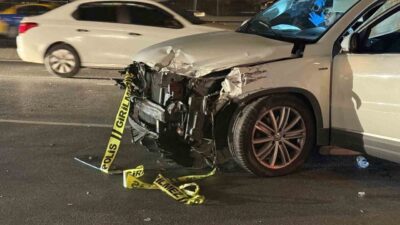 İstanbul Esenyurt E-5 yan yolda otomobilin çarptığı motosikletin sürücüsü hayatını