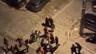 İstanbul’un Esenyurt ilçesinde bir şahıs, komşusunun ses yaptığı iddiasıyla akrabalarını