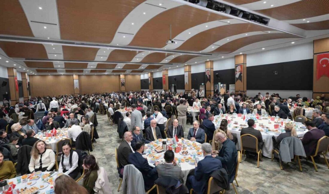 Esenyurt Belediyesi’nin öğretmenlere yönelik düzenlediği iftar programında konuşan Başkan Vekili