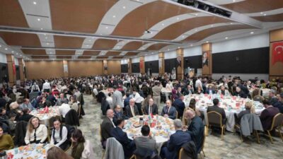 Esenyurt Belediyesi’nin öğretmenlere yönelik düzenlediği iftar programında konuşan Başkan Vekili