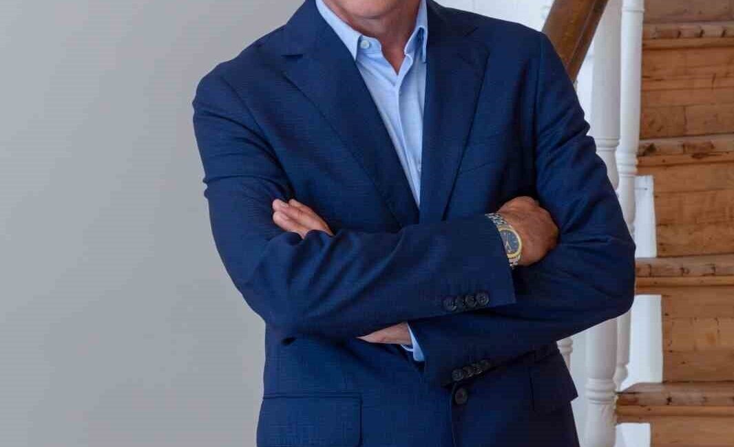 Eşi Beyhan T.’yi; oyuncu Dolunay Soysert ile aldattığı iddia edilen