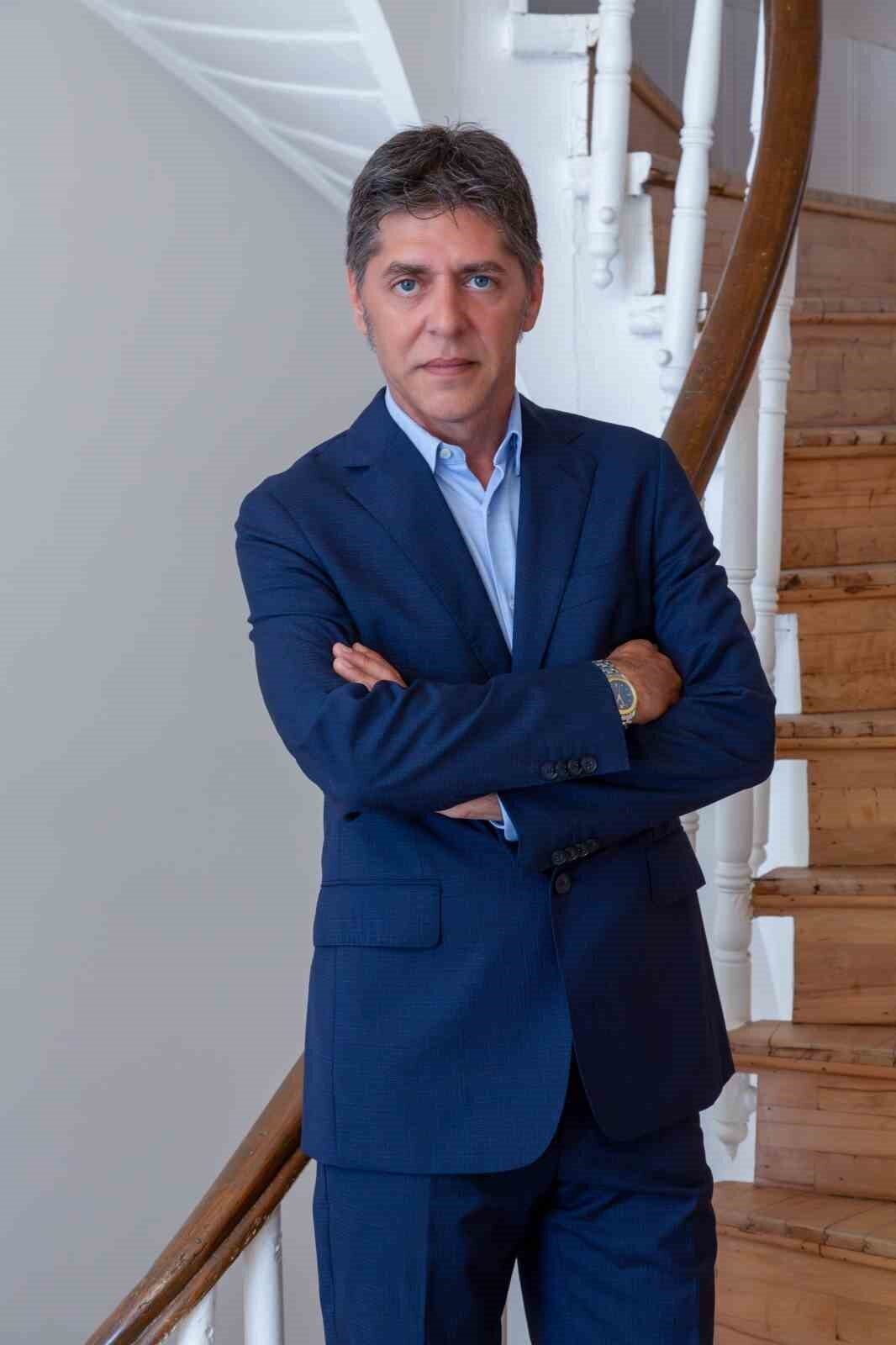 Eşi Beyhan T.’yi; oyuncu Dolunay Soysert ile aldattığı iddia edilen