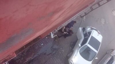 Adana’da bir kadın sokak ortasında boşandığı eşi tarafından darbedildi. O