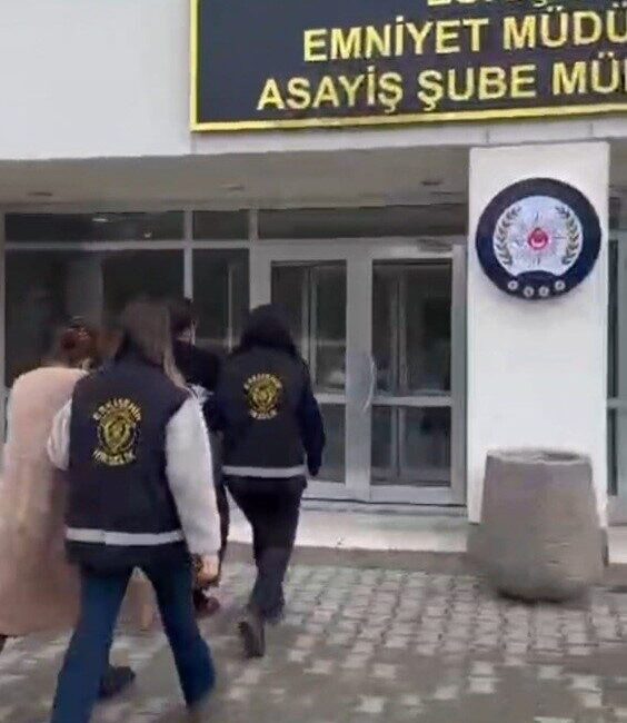 Eskişehir’de bir evden 35 bin TL çalan 2 kadın şüpheli