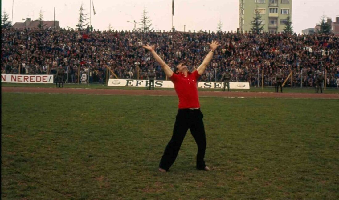 Eskişehir Valisi Dr. Erdinç Yılmaz, Eskişehirspor tribünlerinin efsane ismi “Amigo