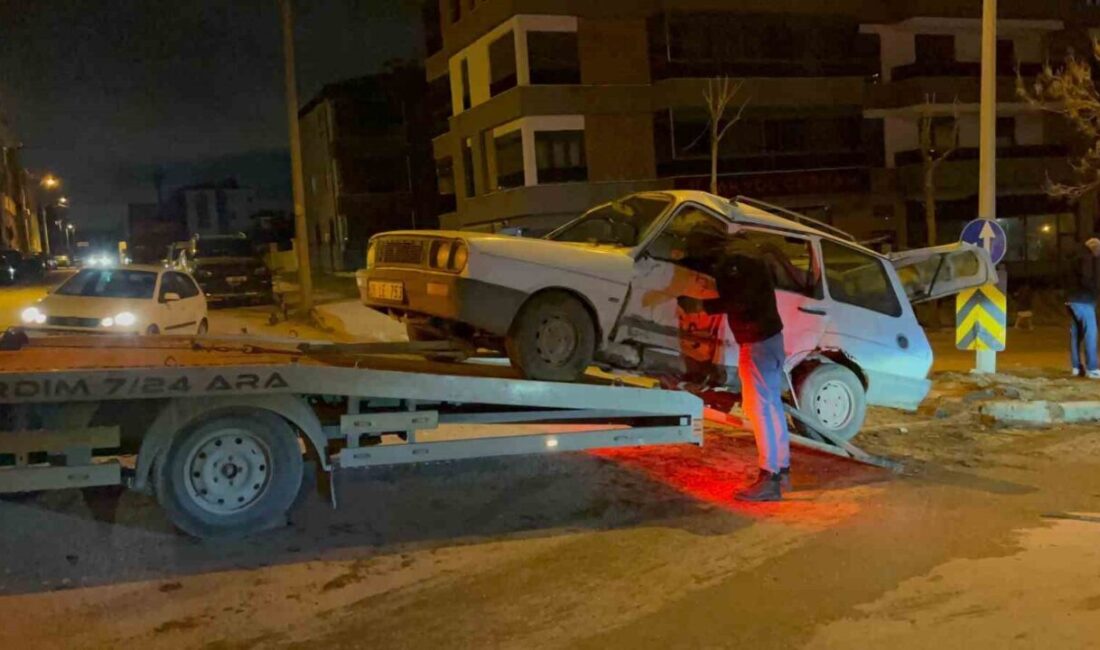 Eskişehir’de iki otomobilin çarpışması sonucu meydana gelen kazada 4 kişi