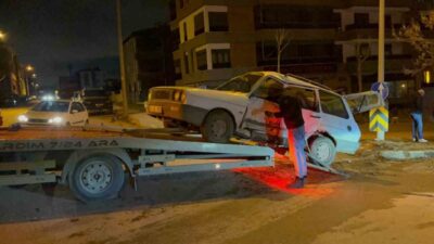 Eskişehir’de iki otomobilin çarpışması sonucu meydana gelen kazada 4 kişi