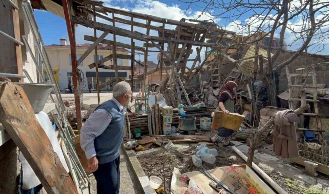 Eskişehir’de cadde genişletme işlemi yapan Eskişehir Büyükşehir Belediyesi ekipleri, 73