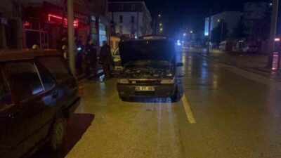 Eskişehir’in Odunpazarı ilçesinde motorundan alevler yükselen otomobil yanarak kullanılamaz hale