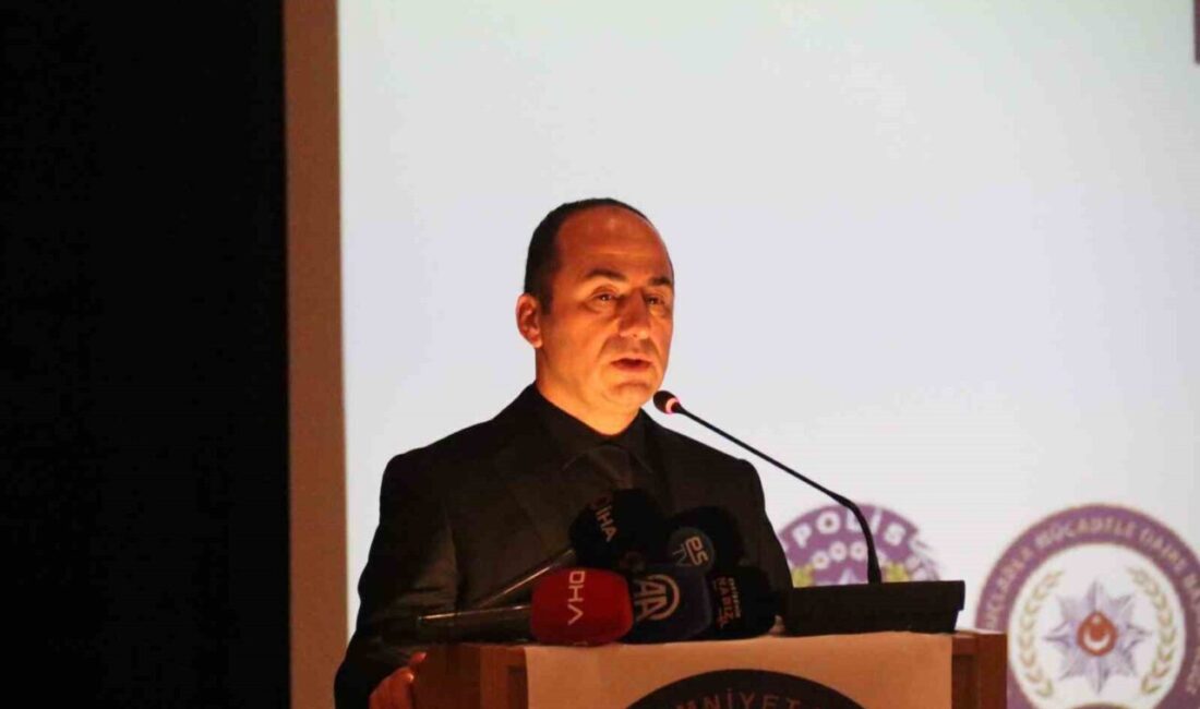 Eskişehir Emniyet Müdürlüğü tarafından düzenlenen eğitimde, mahalle muhtarlarına dijital dünyanın