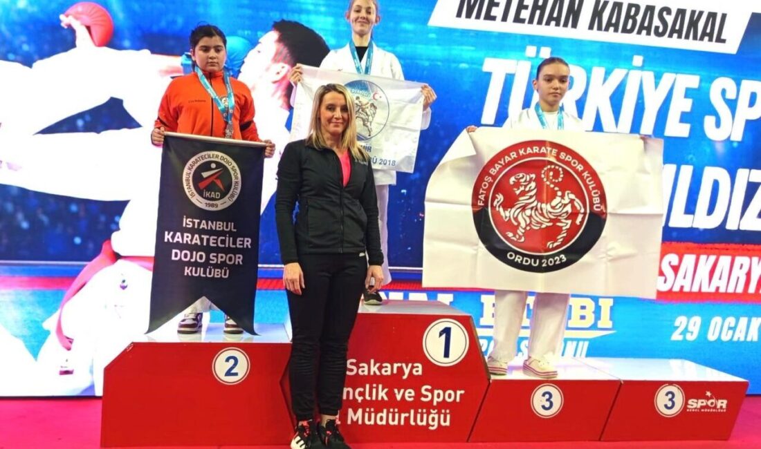 Eskişehir’den Spor Toto Yıldızlar Ligi Karate Şampiyonası’na katılan Begüm Tunçbilek,