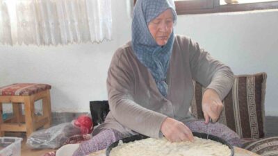 Bilecik’in Gölpazarı ilçesinde saat 09.00’da kooperatife gelen kadınlar, 17.00’a kadar
