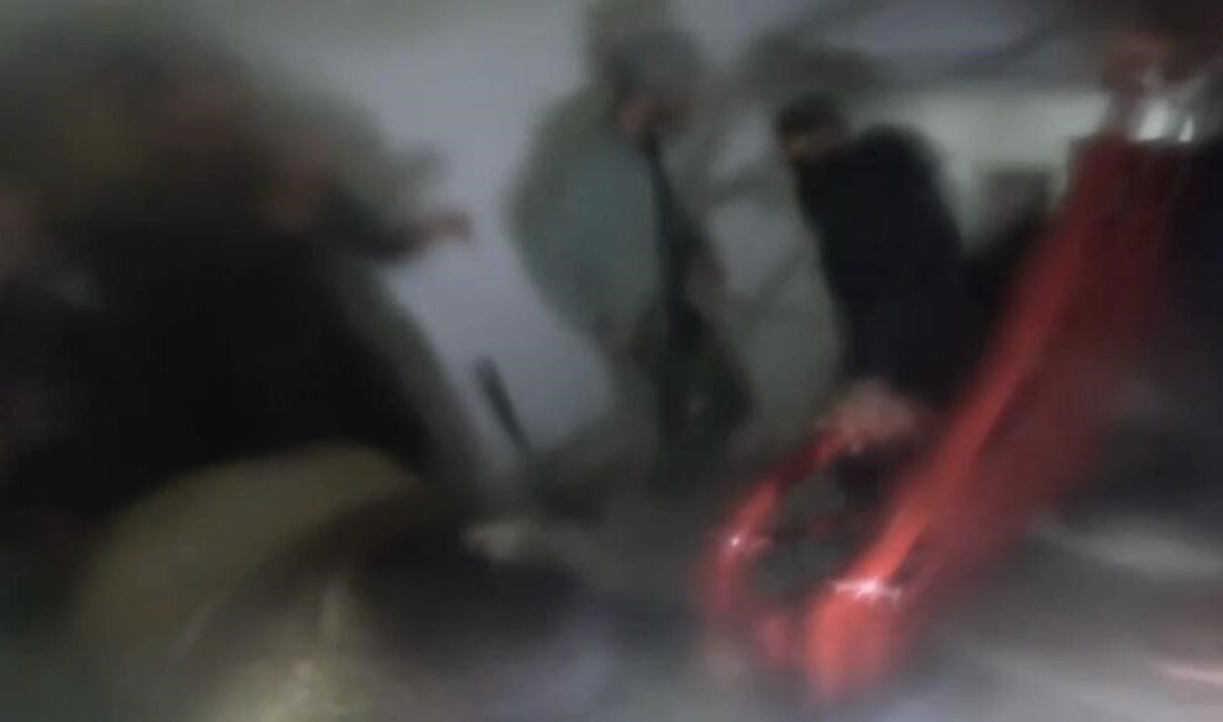 Diyarbakır’ın merkez Yenişehir ilçesinde evde çıkan yangında dumandan etkilenen şahsın