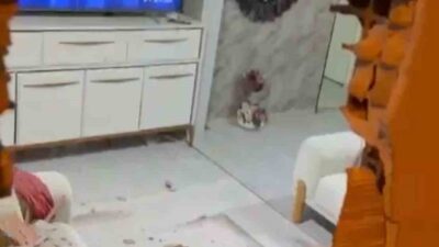 Kocaeli’nin İzmit ilçesinde evinde oturan adam, geri manevra yapan kamyonetin