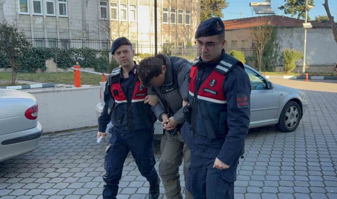 Samsun’un Atakum ilçesinde düzenlenen operasyonda evinde uyuşturucu madde ve silah