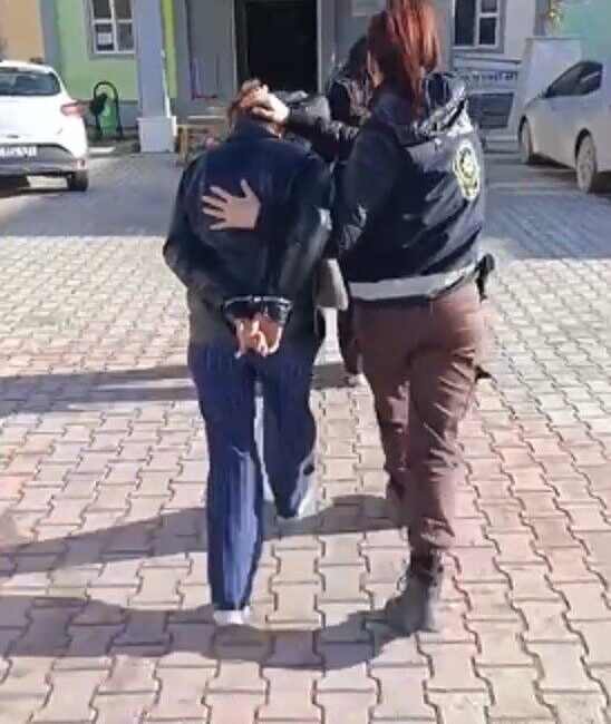 Hatay’da iki ayrı evden toplam 2 milyon 300 bin TL