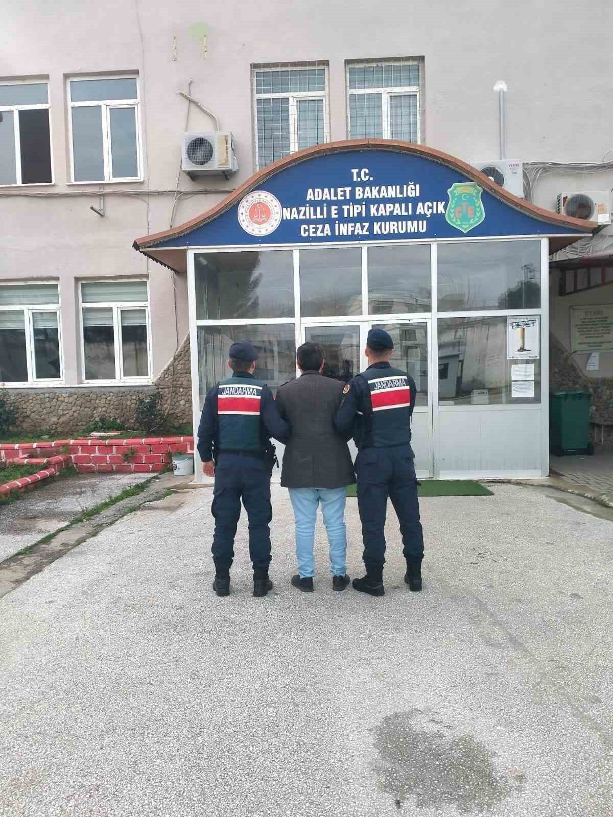Aydın’ın Bozdoğan ilçesinde resmi evrakta sahtecilik ve zimmet suçundan aranan