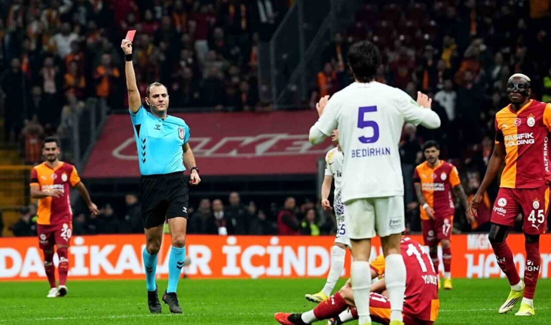 Eyüpsporlu futbolcu Bedirhan Özyurt, Galatasaray maçının 38. dakikasında kırmızı kart