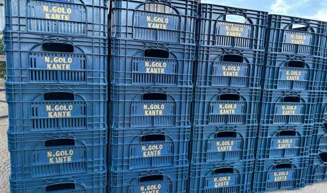 Antalya’nın Serik ilçesinde domates üreticiliği yapan Fenerbahçe taraftarı Doğan Çetin,