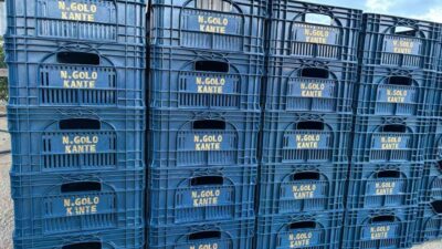 Antalya’nın Serik ilçesinde domates üreticiliği yapan Fenerbahçe taraftarı Doğan Çetin,