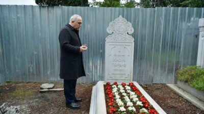 Eski İstanbul Büyükşehir Belediye Başkanı Kadir Topbaş, vefatının yıl dönümünde