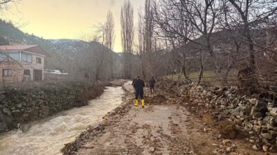 Adana’da etkili olan sağanak yağışın ardından meydana gelen sel, heyelan