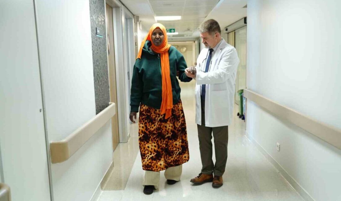 Omurgasını içten içe eriten tüberküloz yüzünden belden aşağısı felç olan