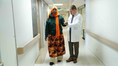 Omurgasını içten içe eriten tüberküloz yüzünden belden aşağısı felç olan