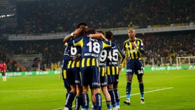 Fenerbahçe, Gençlerbirliği ile oynadığı maçta 33 dakikada 3 gol buldu.