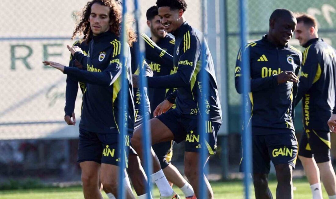 Fenerbahçe, yarın deplasmanda Antalyaspor ile oynayacağı maçın hazırlıklarını bugün akşam