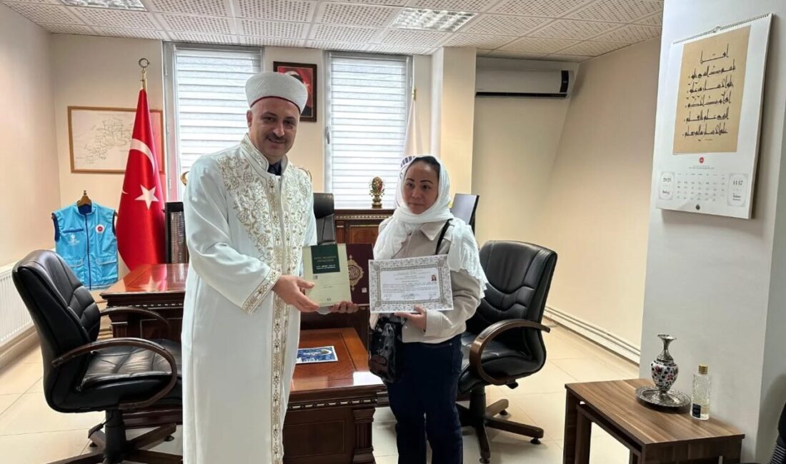 Tepebaşı İlçe Müftülüğüne başvuran Filipinler vatandaşı Katerina Labao Talactac, düzenlenen