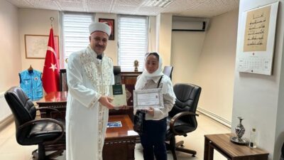 Tepebaşı İlçe Müftülüğüne başvuran Filipinler vatandaşı Katerina Labao Talactac, düzenlenen