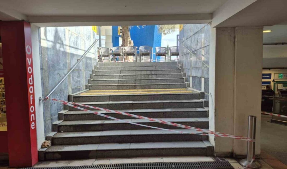 Muğla’nın Bodrum ilçesinde bulunan Oasis Alışveriş Merkezi, fırtınanın ardından ortaya