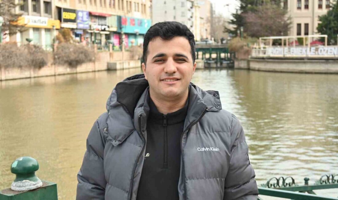 Eskişehir’de sokakta fotoğrafını çektiği şahsın silahını çıkarması karşısında şok olan