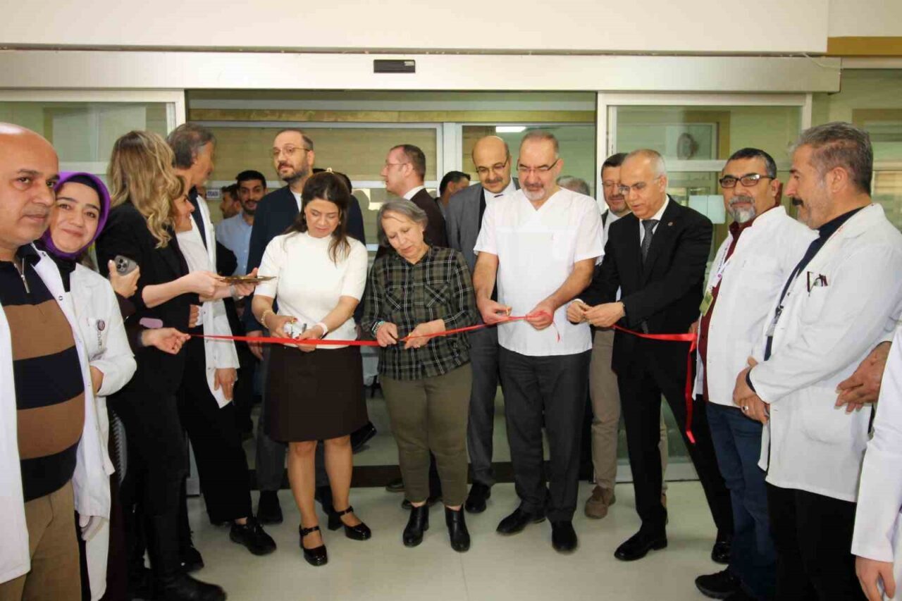 Gaziantep Üniversitesi (GAÜN) Hastanesi Biyokimya ve Hormon Laboratuvarında bulunan cihazlar