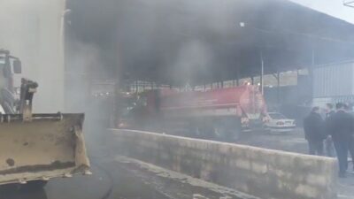 Gaziantep’in İslahiye ilçesinde bir biber fabrikasından çıkan yangın itfaiye ekiplerince