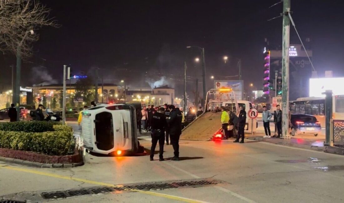 Gaziantep’te otomobil ile ticari aracın kafa kafaya çarpışması sonucu meydana