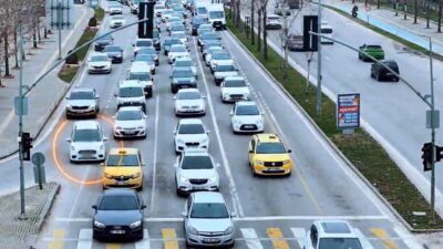 Gaziantep’te ’kaynak’ yaparak hatalı şerit değiştiren 694 araç sürücüye 864