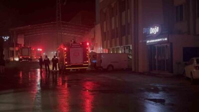 Gaziantep’te makarna fabrikasında çıkan yangın, itfaiye ekiplerinin 3 saatlik müdahalesiyle