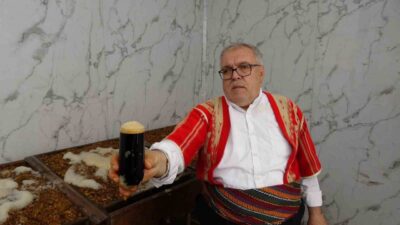 Osmanlı mutfağının vazgeçilmez içeceklerinden meyan şerbeti, Gaziantep’te iftar sofralarındaki yerini